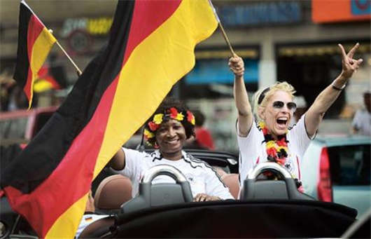 為何選擇德國(guó)移民 為何選擇<a style='color:#268bd1;cursor:pointer;' href='/'>德國(guó)移民</a>