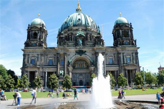 <a style='color:#2f2f2f;cursor:pointer;' href='/'><a style='color:#268bd1;cursor:pointer;' href='/'><a style='color:#268bd1;cursor:pointer;' href='/'>德國移民</a></a></a>柏林城市,上學參考大學一覽 <a style='color:#2f2f2f;cursor:pointer;' href='/'>德國移民</a>柏林城市,上學參考大學一覽