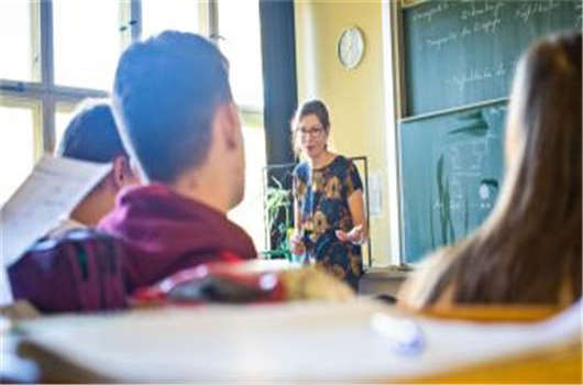 去德國留學，接受一流的教育，不虧本的買賣！